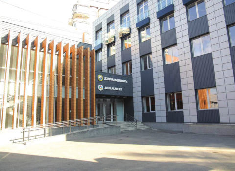 Bu ölkədə beş direktor rüşvət alarkən TUTULDU