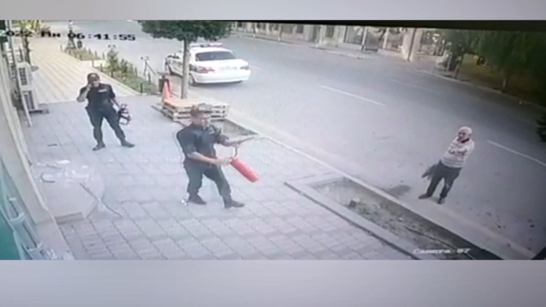 Gəncədə mağaza yandı - FOTO
