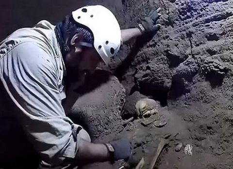 Evində təmir işləri görərkən inklərin qədim sərdabəsini aşkarladı – FOTO