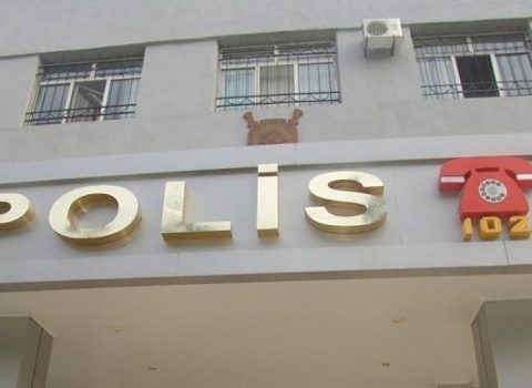 Narkotik ticarətçisi polis şöbəsində ÖLDÜ