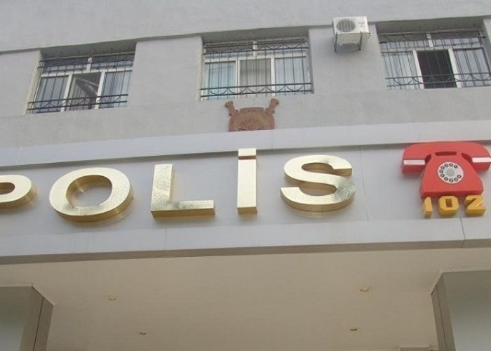Narkotik ticarətçisi polis şöbəsində ÖLDÜ