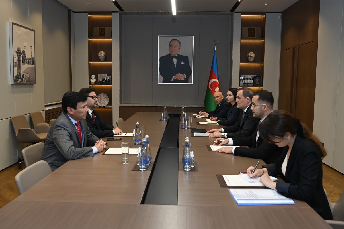 Ceyhun Bayramov paraqvaylı deputatlarla görüşdü - FOTO