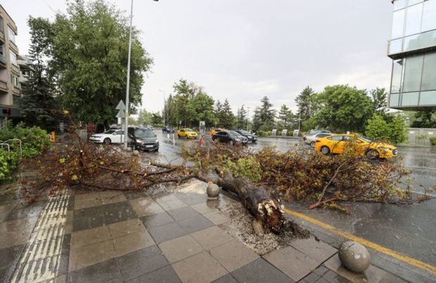 Ankarada təhsil müəssisələri bağlandı Ankarada təhsil müəssisələri bağlandı