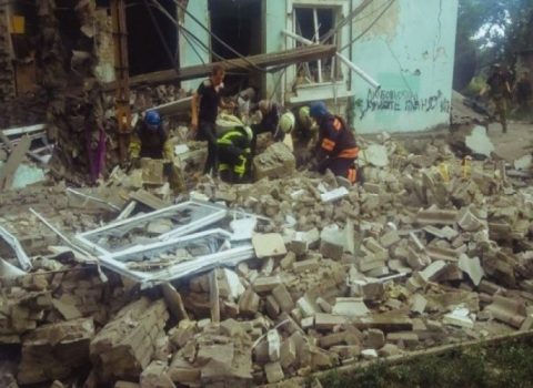 Ukraynada bina bombalandı – Ölənlər var