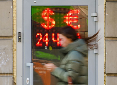 Ən böyük banklar Rusiyada valyuta köçürmələrini dayandırdı
