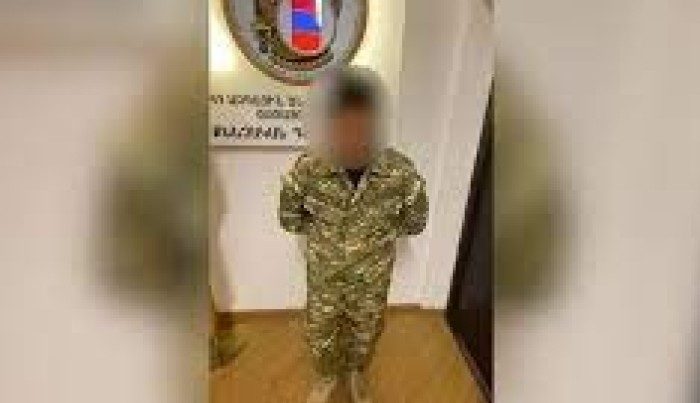 Ermənistanda xəyanətdə ittiham olunan hərbçi HƏBS EDİLDİ – VİDEO Ermənistanda xəyanətdə ittiham olunan hərbçi HƏBS EDİLDİ – VİDEO