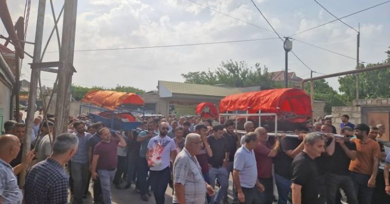 Dəhşətli qəzada eyni məhəllədən həlak olan 3 gəncin ürəkdağlayan FOTOLARI Dəhşətli qəzada eyni məhəllədən həlak olan 3 gəncin ürəkdağlayan FOTOLARI