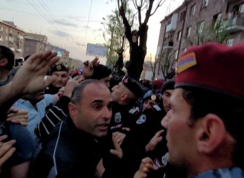 İrəvanda etirazlar: 10 nəfər həbs edildi