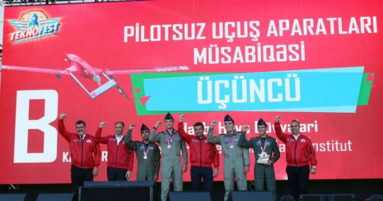 Milli Müdafiə Universitetinin kursantları təltif olundular Milli Müdafiə Universitetinin kursantları təltif olundular