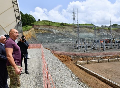 İlham Əliyev Laçında “Qorçu” elektrik yarımstansiyasında görülən işlərlə tanış olub – FOTO