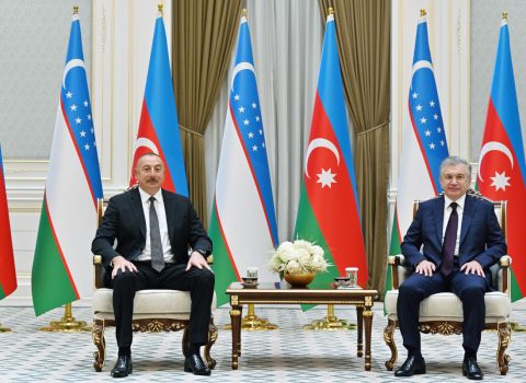 İlham Əliyevin Şavkat Mirziyoyev ilə məhdud tərkibdə görüşü oldu – FOTO