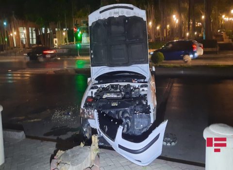 Bakıda avtomobil aşdı, 4 nəfər xəsarət alıb – FOTO