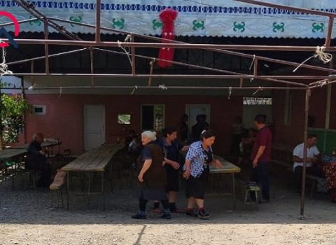 Polislər 16 yaşlı qızın toyunun qarşısını aldı – FOTO