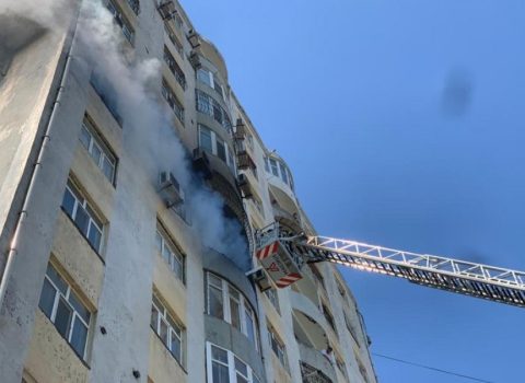 Yaşayış binasındakı yanğın söndürüldü – FOTO + VİDEO + YENİLƏNİB