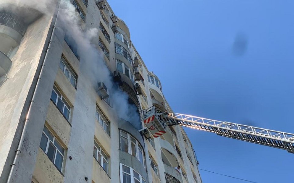 Yaşayış binasındakı yanğın söndürüldü - FOTO + VİDEO + YENİLƏNİB