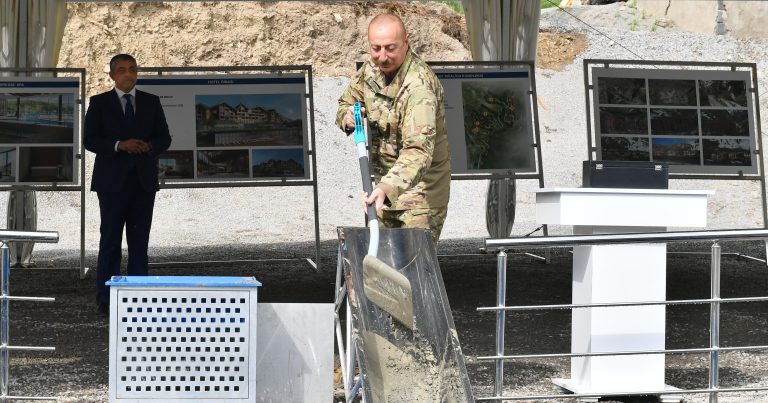 Dövlət başçısı Kəlbəcərdə İstisu sanatoriyasının təməlini qoyub – YENİLƏNİB + FOTO Dövlət başçısı Kəlbəcərdə İstisu sanatoriyasının təməlini qoyub – YENİLƏNİB + FOTO