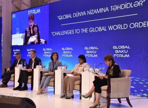 Bakı Forumunda növbəti panel iclası keçirildi