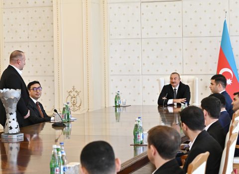 Prezident: “Peşəkarlıq və vətənpərvərlik varsa, ən güclü rəqibləri məğlub etmək mümkündür”