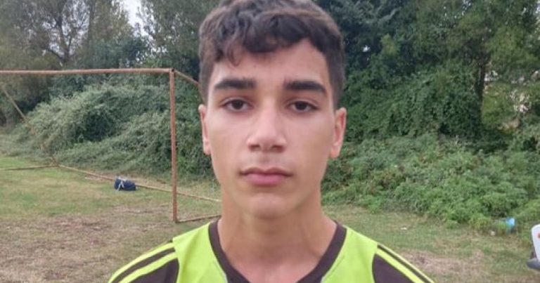 Azərbaycanda yeniyetmə futbolçu faciəvi şəkildə öldü – FOTO Azərbaycanda yeniyetmə futbolçu faciəvi şəkildə öldü – FOTO