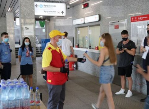 Metroda pulsuz su paylanılacaq