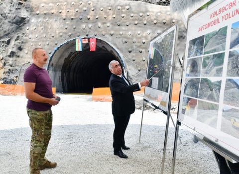 Prezident Kəlbəcər-Laçın avtomobil yolunun inşası ilə tanış oldu – FOTO