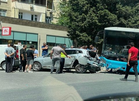 Bakıda avtobus ağır qəza törətdi, yaralılar var – VİDEO + YENİLƏNİB