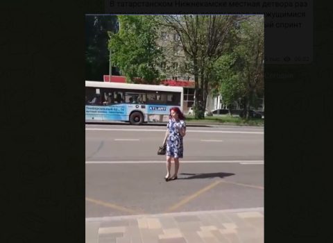 Rus qızın bu hərəkətləri sosial şəbəkələrin ən çox izlənilən VİDEOSU OLDU