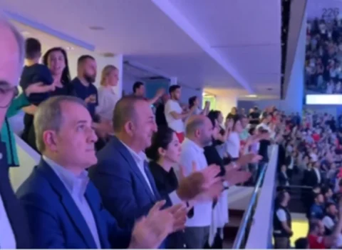 Çavuşoğlu Ceyhun Bayramovla birlikdə Türkiyə yığmasının oyununu izlədi – VİDEO