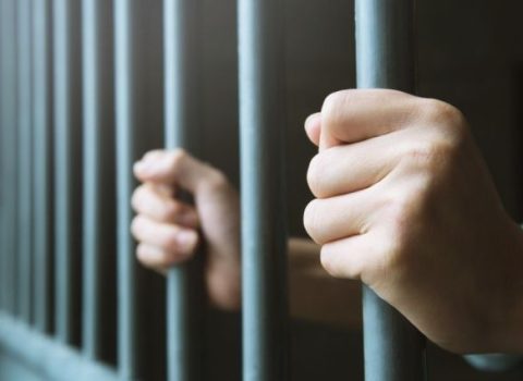 Dindarlar aclığı dayandırdı