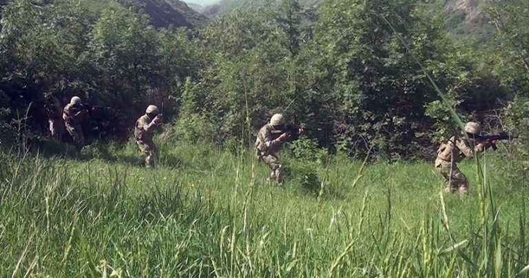 Azərbaycan komandoları şərti düşməni zərərsizləşdirdi – VİDEO Azərbaycan komandoları şərti düşməni zərərsizləşdirdi – VİDEO