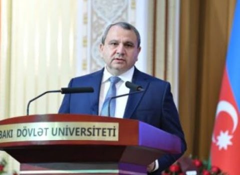 Baş redaktor: “Elçin Babayev tələbələrin haqqını “udur”, divan tutur”