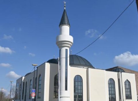 Fransada məscidlərə təzyiqlər artır