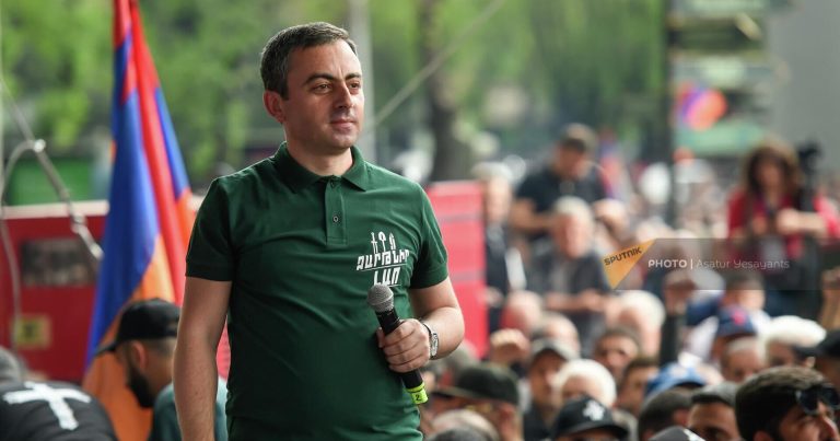 Ermənistanda müqavimət hərəkatı yalnız bu halda bitəcək – Saqatelyan ŞƏRTİ AÇIQLADI Ermənistanda müqavimət hərəkatı yalnız bu halda bitəcək – Saqatelyan ŞƏRTİ AÇIQLADI