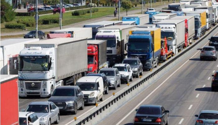 Gürcüstandan Rusiyaya yük maşınlarının hərəkəti bərpa edildi Gürcüstandan Rusiyaya yük maşınlarının hərəkəti bərpa edildi