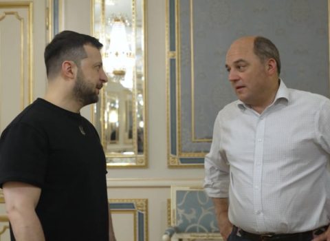 Conson müdafiə nazirini Kiyevə Zelenskinin yanına göndərdi