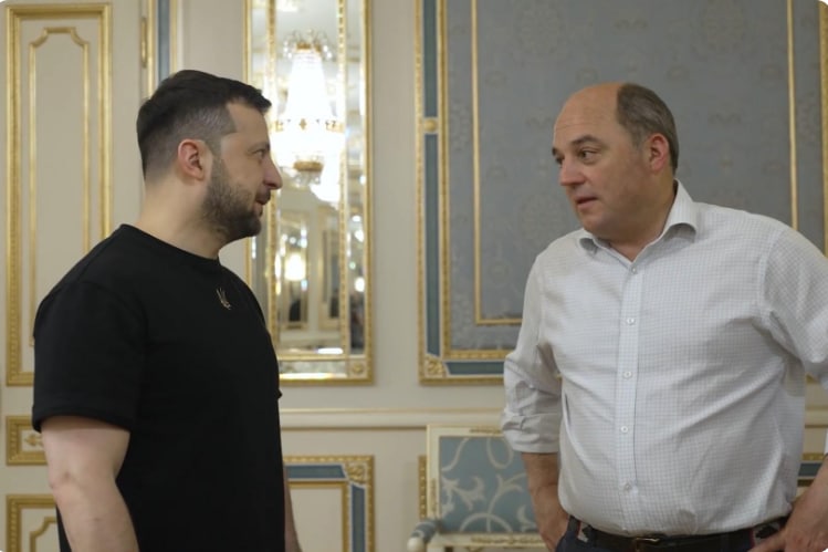 Conson müdafiə nazirini Kiyevə Zelenskinin yanına göndərdi