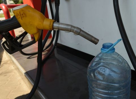 Ermənistanda hərbi hissə komandiri benzin oğurlayarkən TUTULDU
