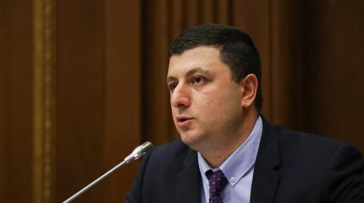 Erməni deputat Azərbaycan komandosundan qorxuya düşdü – “Bizdə isə əsgərlər çadırlarda növbə çəkir” Erməni deputat Azərbaycan komandosundan qorxuya düşdü – “Bizdə isə əsgərlər çadırlarda növbə çəkir”
