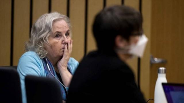 “Ərini necə öldürmək olar” kitabının müəllifinə ərini öldürdüyünə görə ömürlük həbs cəzası verildi “Ərini necə öldürmək olar” kitabının müəllifinə ərini öldürdüyünə görə ömürlük həbs cəzası verildi