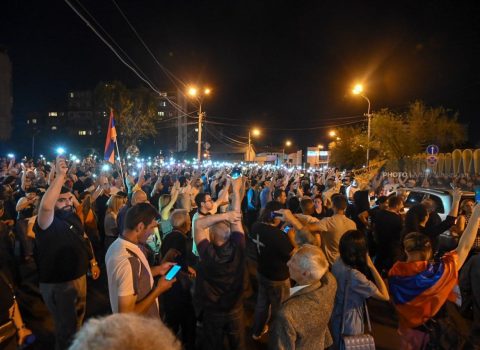 Ermənistan müxalifəti Paşinyanın iqamətgahına doğru YÜRÜŞ EDİR – VİDEO