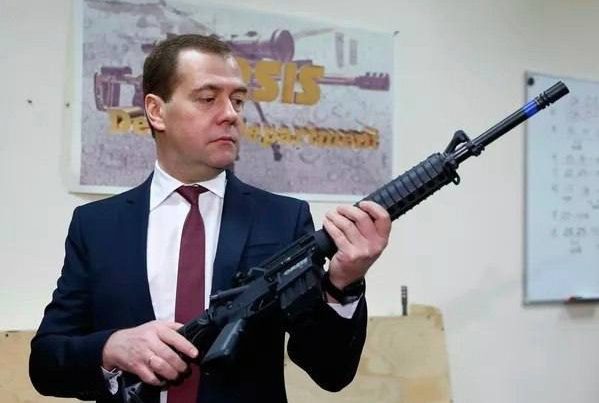 Medvedev HƏDƏLƏDİ: “Ukraynadan sonra Rusiya öz müttəfiqlərinə qarşı müharibəyə başlayacaq” – FOTOLAR