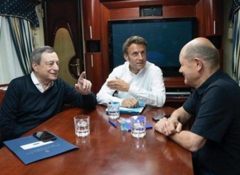 Medvedev Kiyevə səfər edən Makron və Şoltsu ƏLƏ SALDI: “Qurbağaların və qaraciyərin biliciləri”