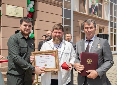 Ramzan Kadırov stomatologiyaya xidmətə görə I dərəcəli orden ilə TƏLTİF EDİLDİ