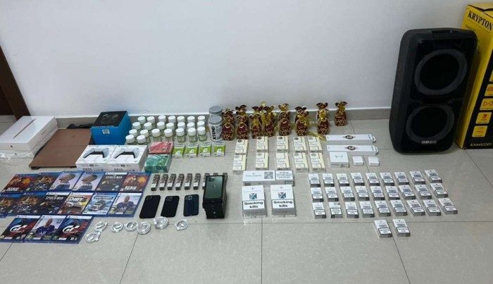 Ölkəyə gizli “iPhone” keçirmək istədi Ölkəyə gizli “iPhone” keçirmək istədi