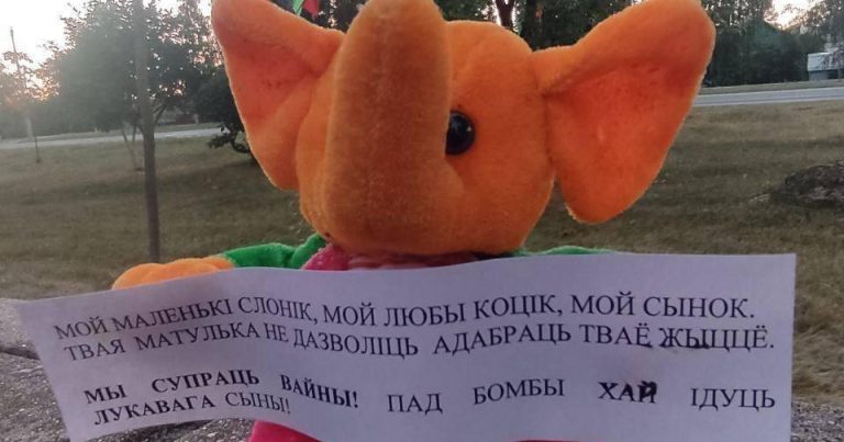 “Şeytanın oğulları getsin”: Analar Birliyi Belarusda müharibəyə qarşı FLƏŞMOB keçirir – FOTO “Şeytanın oğulları getsin”: Analar Birliyi Belarusda müharibəyə qarşı FLƏŞMOB keçirir – FOTO