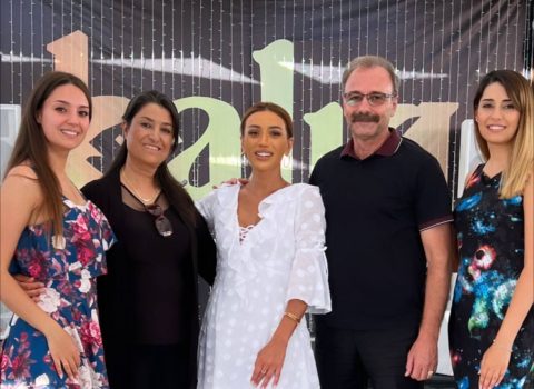 Röya ilk dəfə təzə gəlinlərinin ailəsini göstərdi – FOTO