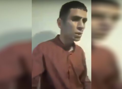 Mağazadan şampun oğurlayan kişini döyüb videoya çəkdilər – VİDEO