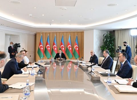 Prezidentin sədrlik etdiyi müşavirədə nazirlərin ÇIXIŞI
