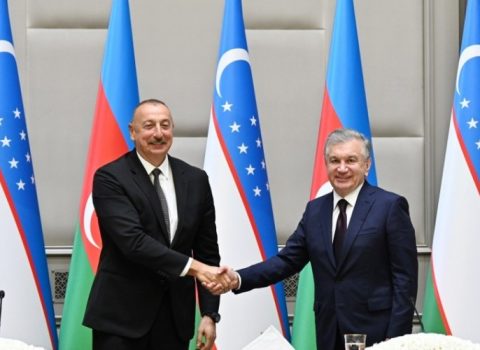 İlham Əliyev Özbəkistan Prezidentini TƏBRİK ETDİ