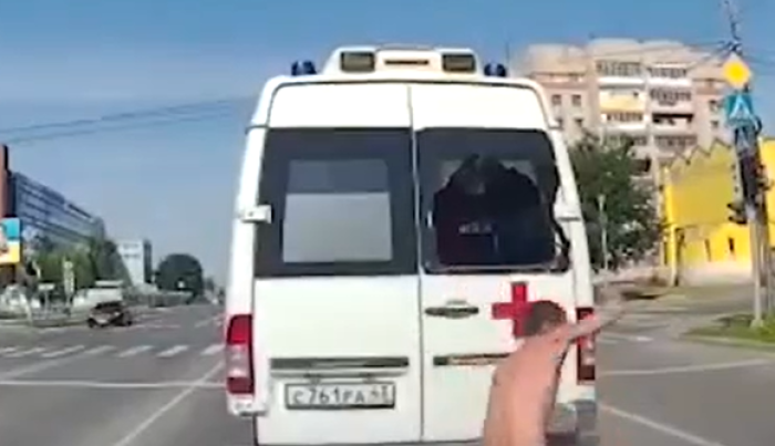 Xəstə ambulansdan belə qaçdı – VİDEO Xəstə ambulansdan belə qaçdı – VİDEO